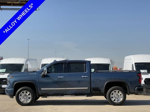 Used 2024 Chevrolet Silverado 3500 High Country w/ Z71 Off-Road Package image 3