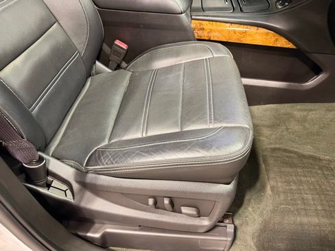 Used 2015 GMC Yukon XL Denali w/ Touring Package AWD/4WD image 34