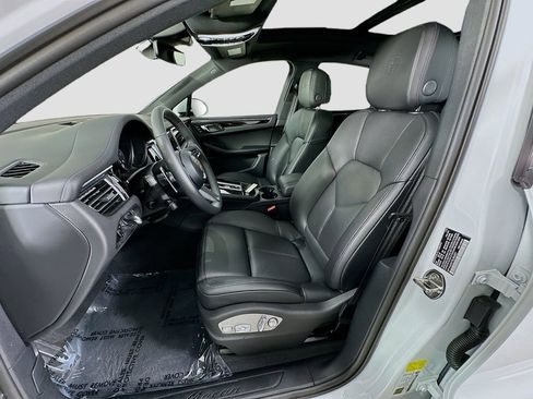 New 2025 Porsche Macan image 5