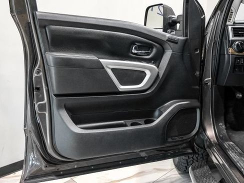 Used 2016 Nissan Titan SL AWD/4WD image 38
