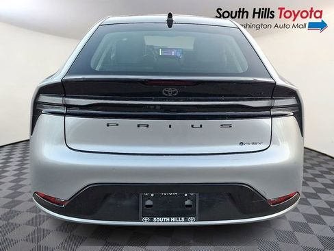 New 2026 Toyota Prius Plug-In Hybrid FWD image 5