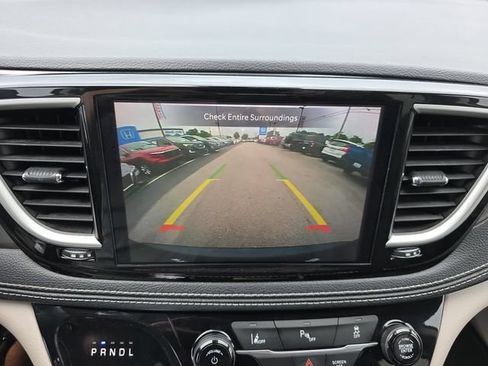 Used 2024 Chrysler Pacifica Limited FWD image 25