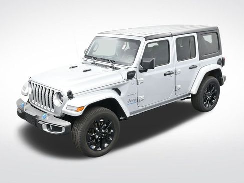 Used 2023 Jeep Wrangler Unlimited Sahara image 17