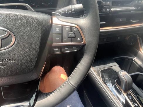 Used 2025 Toyota Grand Highlander AWD Hybrid image 17