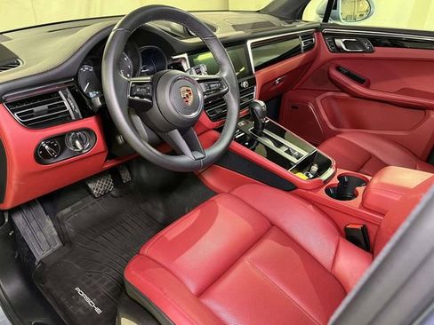 Certified 2025 Porsche Macan AWD/4WD image 16