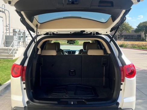 Used 2012 Chevrolet Traverse LTZ FWD image 12