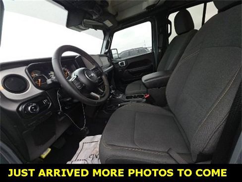 Used 2024 Jeep Gladiator Sport image 3