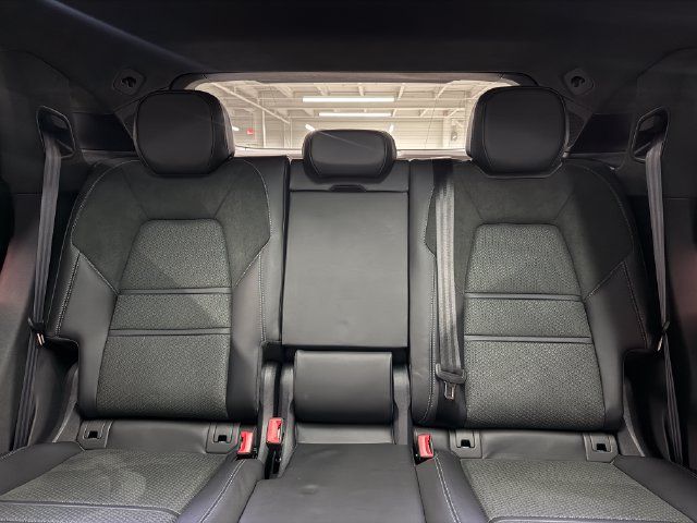 Certified 2026 Porsche Cayenne GTS AWD/4WD image 32