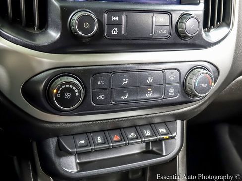 Used 2019 Chevrolet Colorado LT w/ Colorado RST Special Edition image 18