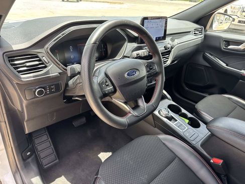 Used 2025 Ford Escape ST-Line FWD image 17