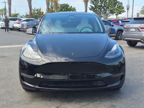 Used 2023 Tesla Model Y Long Range AWD/4WD image 2