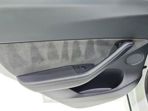 Used 2021 Tesla Model Y Long Range AWD/4WD image 21