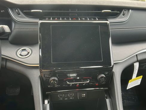 New 2025 Jeep Grand Cherokee 4WD image 29