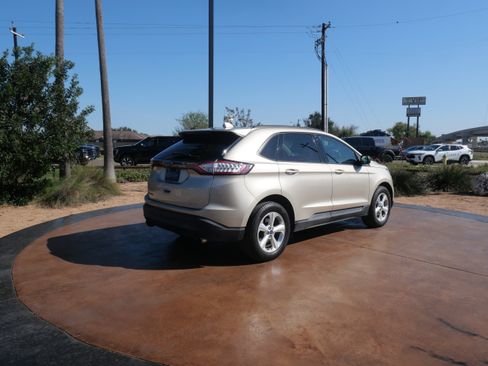 Used 2018 Ford Edge SE image 2