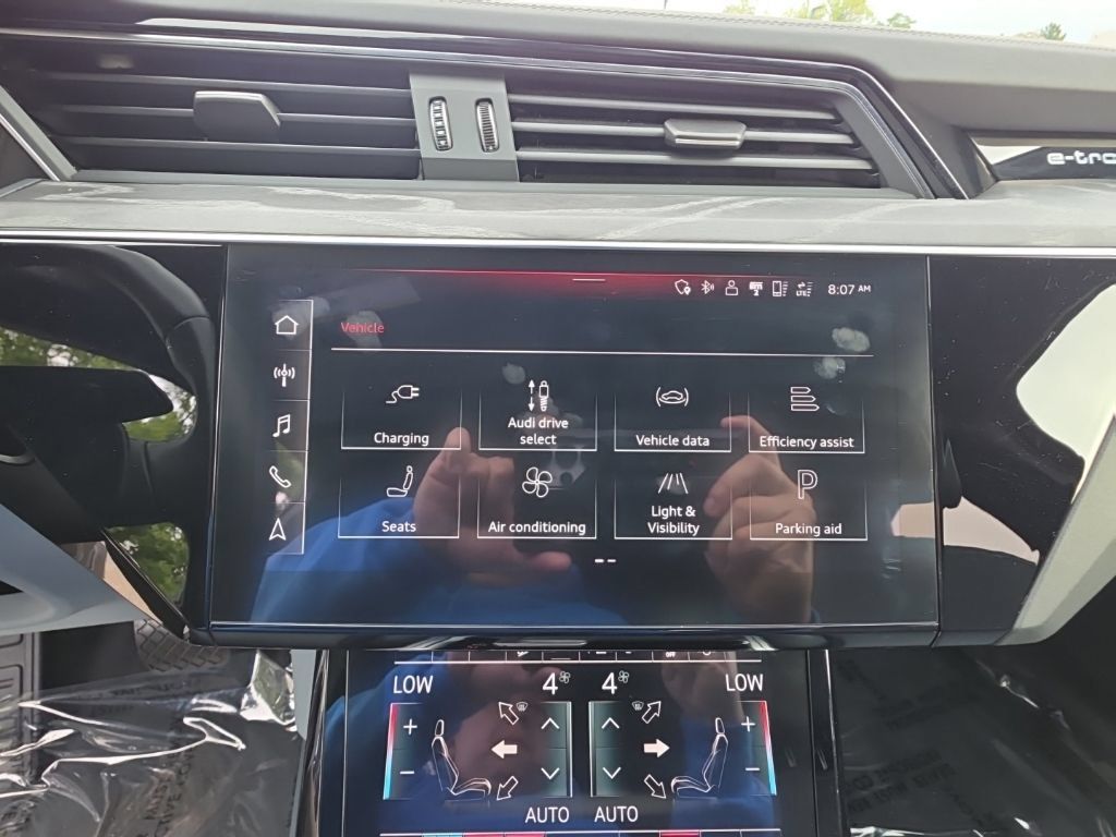 Used 2023 Audi e-tron Prestige w/ Prestige Package AWD/4WD image 15