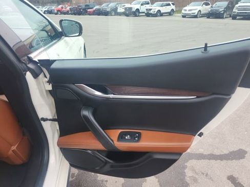 Used 2018 Maserati Ghibli S Q4 AWD/4WD image 13