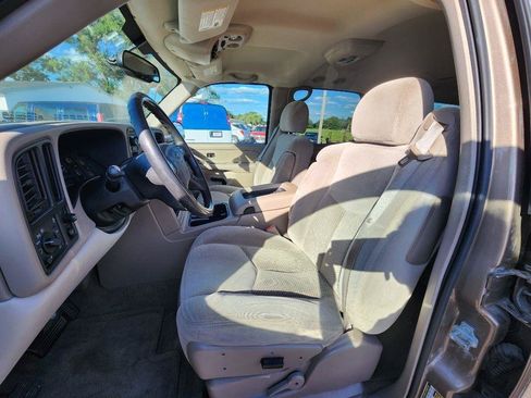 Used 2004 Chevrolet Suburban LS w/ Preferred Equipment Group RWD image 14