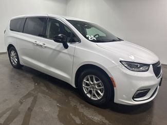 Used 2024 Chrysler Pacifica Touring-L FWD video 2