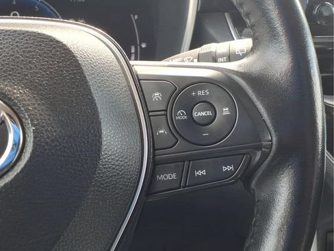 Used 2023 Toyota Corolla Cross XLE AWD/4WD image 25