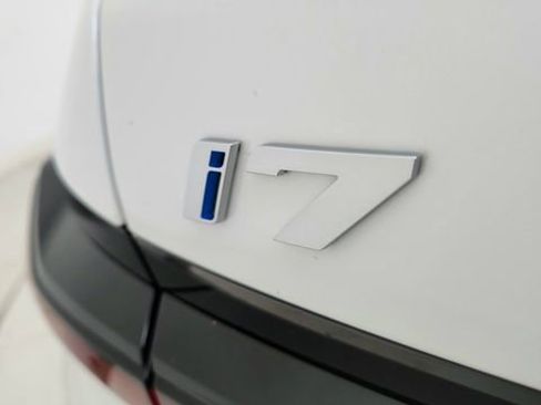 Used 2023 BMW i7 xDrive60 w/ Executive Package 2 image 17