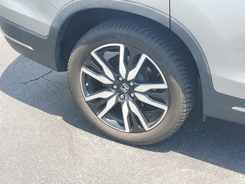 Used 2019 Honda Pilot Touring image 8