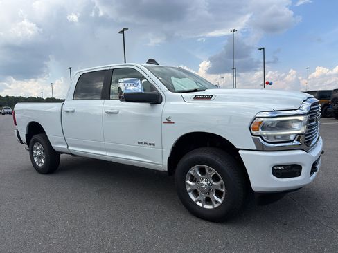 Used 2024 RAM 2500 Laramie AWD/4WD image 2