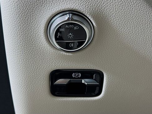 Used 2026 Mercedes-Benz GLC 300 4MATIC image 10