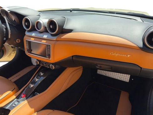 Used 2016 Ferrari California T image 23
