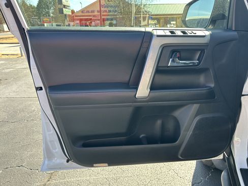 Used 2015 Toyota 4Runner SR5 image 11