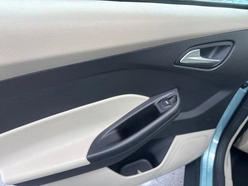 Used 2012 Ford Focus SE FWD image 20