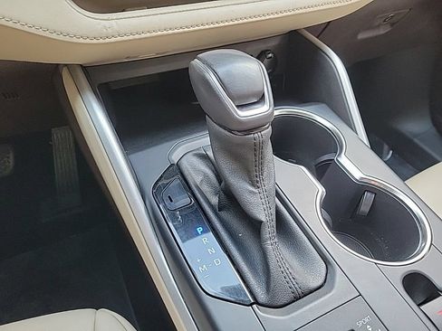 Used 2021 Toyota Highlander XLE AWD/4WD image 26