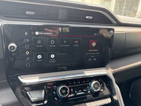 Used 2026 GMC Sierra 1500 Denali w/ Technology Package AWD/4WD image 9