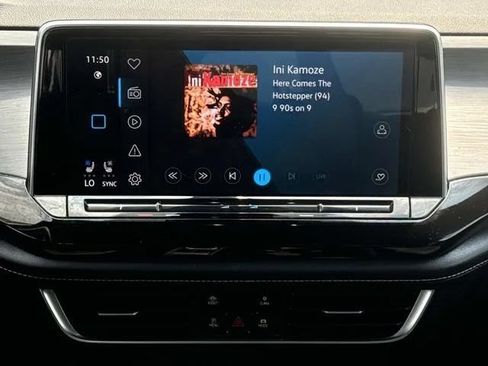 Used 2025 Volkswagen Atlas Cross Sport SE FWD image 18