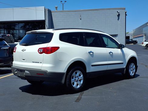 Used 2012 Chevrolet Traverse LS FWD image 2