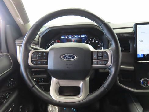 Used 2023 Ford Expedition XLT RWD image 9
