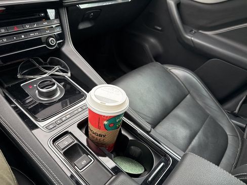 Used 2019 Jaguar F-PACE S image 5