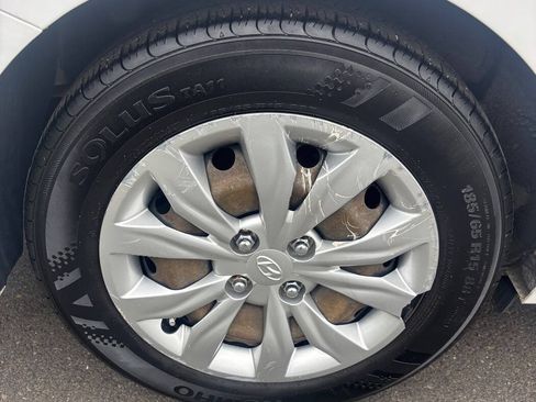 Used 2018 Hyundai Accent SE FWD image 11