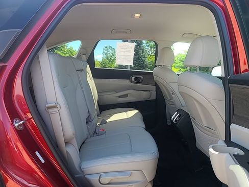 Used 2023 Kia Sorento S AWD/4WD image 32