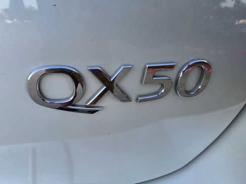 Used 2017 INFINITI QX50 AWD w/ Premium Plus Package image 9