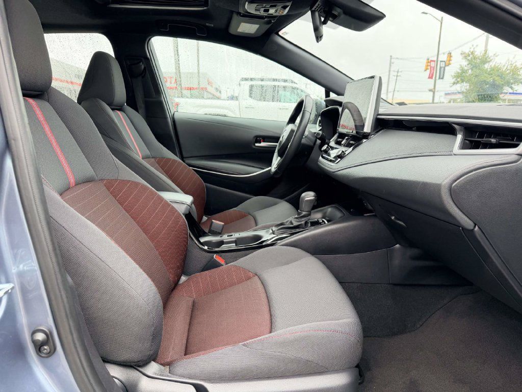 Certified 2025 Toyota Corolla SE w/ SE Premium Package FWD image 13