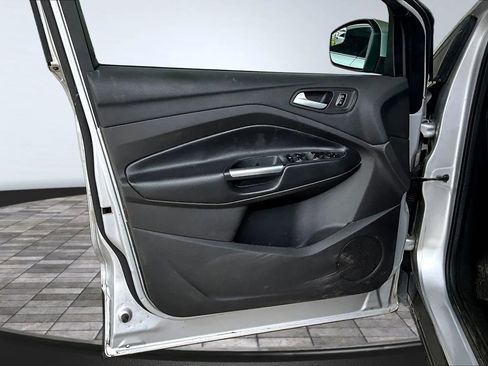 Used 2017 Ford Escape SE FWD image 17
