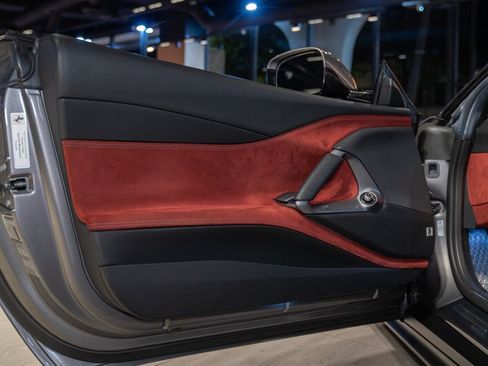 Used 2019 Ferrari 812 Superfast RWD image 18