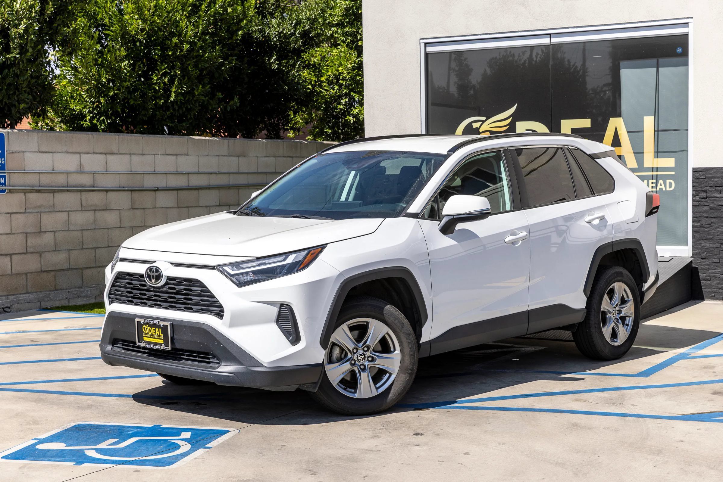 Used 2021 Toyota RAV4 XLE w/ XLE Grade Weather Package AWD/4WD image 6