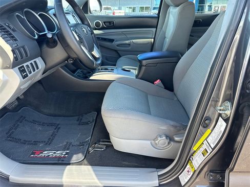 Used 2015 Toyota Tacoma PreRunner image 10