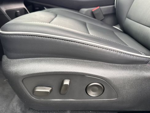 Used 2025 Buick Enclave Preferred image 14