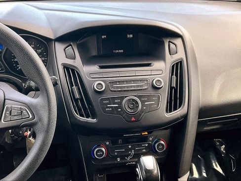 Used 2016 Ford Focus SE image 6