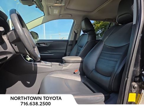 Used 2019 Toyota RAV4 XLE Premium image 18
