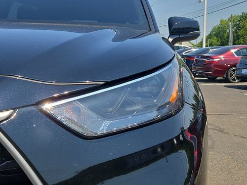 Used 2023 Toyota Highlander XLE AWD/4WD image 10