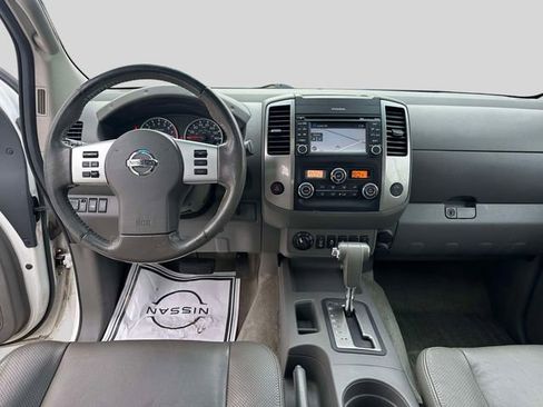 Used 2013 Nissan Frontier SL w/ Moonroof Pkg AWD/4WD image 20