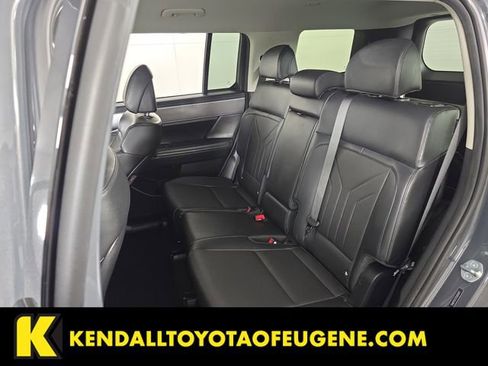Used 2025 Hyundai Santa Fe SEL AWD/4WD image 18
